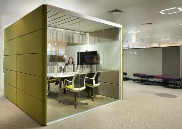 Air3 Modular Meeting Room configured for a meeting