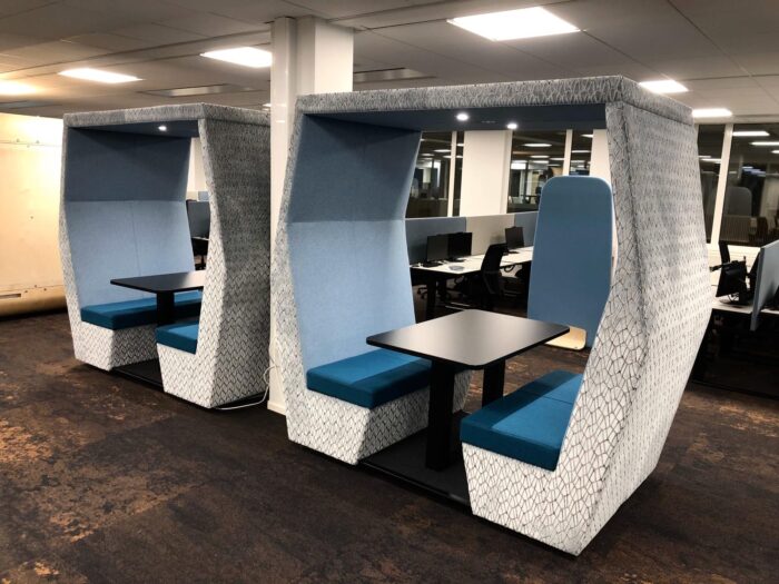 Bill Meeting Den two 4 seater booths with black rectangular tables