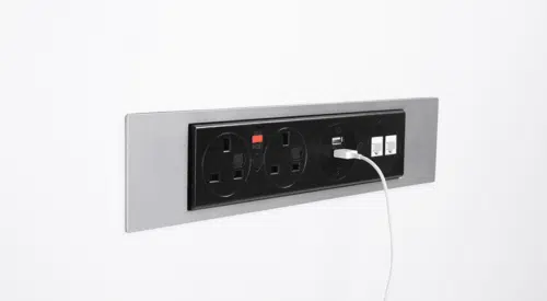 Powerbar 2P20 Power Module with siilver screen mount and black sockets