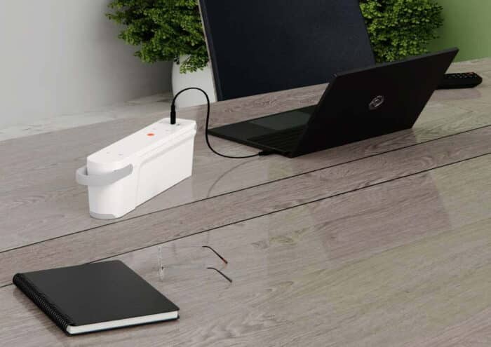 QIKPAC CARRY charging a notebook computer