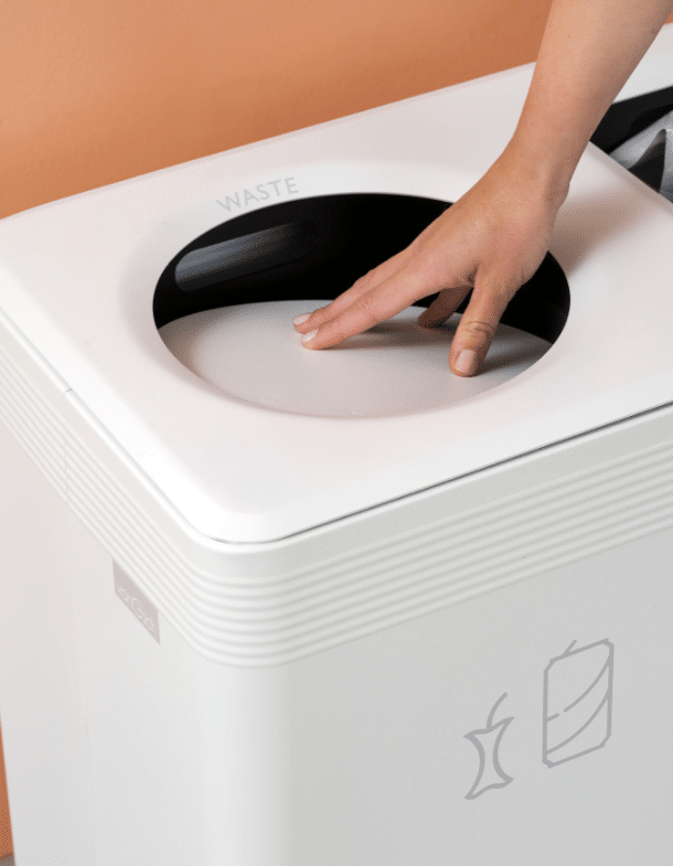 Ditch Recycling Bin with push to open top