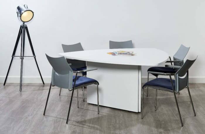 Plectra Table in meeting room